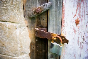 К чему снится Запирать во сне по соннику Сонник Запирать