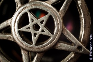 Пентаграмма на руке во сне. pentagramma. Пентаграмма на руке во сне фото. Пентаграмма на руке во сне-pentagramma. картинка Пентаграмма на руке во сне. картинка pentagramma. Сонник Пентаграмма на ладони приснилось, к чему снится во сне Пентаграмма на ладони? Для выбора толкования сна введите ключевое слово из вашего сновидения в поисковую форму или нажмите на начальную букву характеризующего сон образа (если вы хотите получить онлайн толкование снов на букву бесплатно по алфавиту).